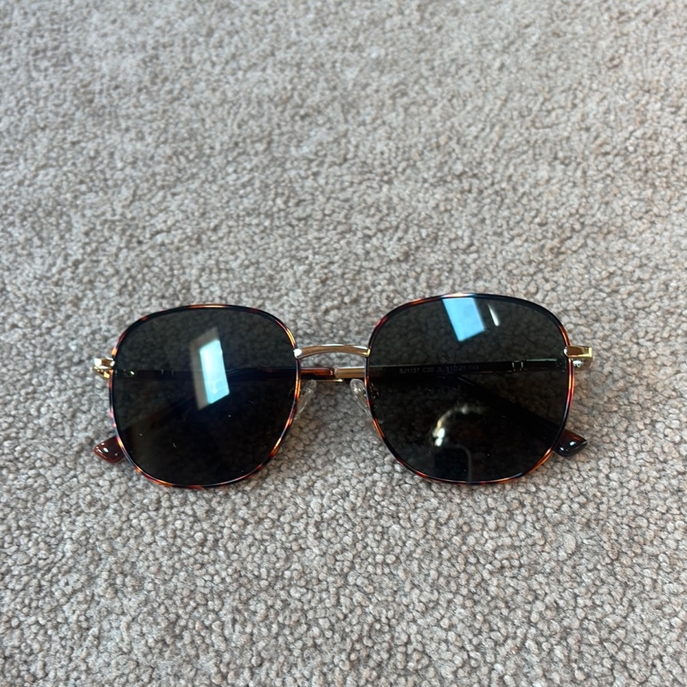 Stylish Tortoiseshell Sunglasses